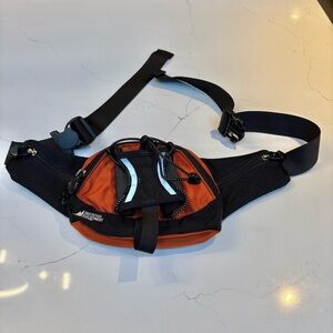 New MEC Waist Bag Pack Bottle Holder Orange Black Padded 3 Zippered Pockets